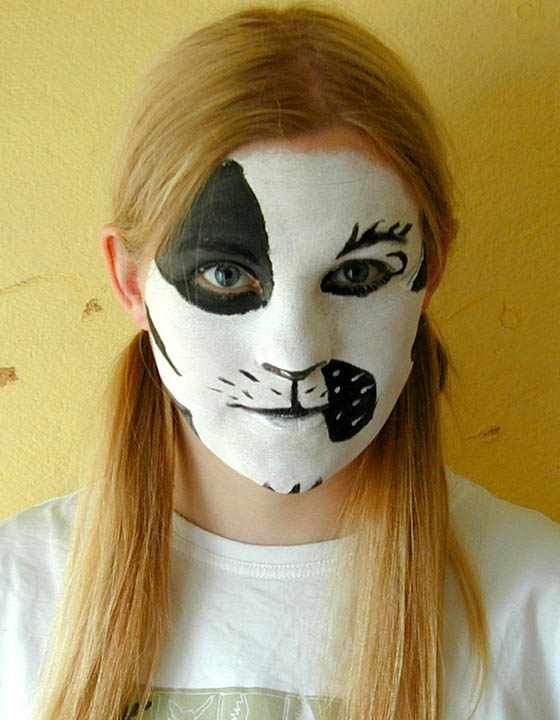 Не очень страшный и невероятно красивый макияж на Хэллоуин для девочек