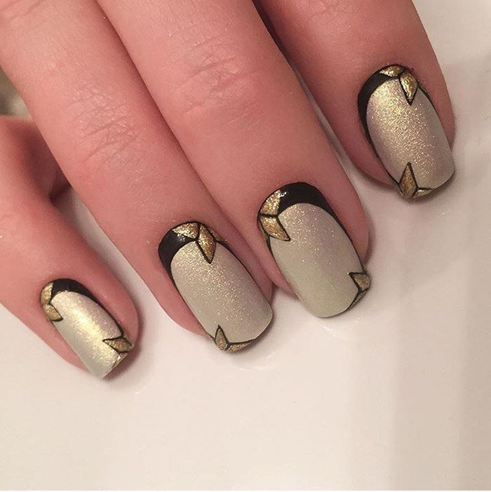 Умопомрачительное золото на ваших ногтях: новогодний маникюр 2020