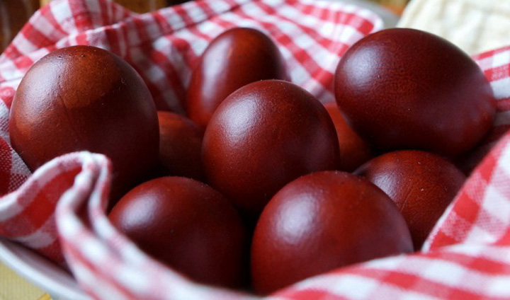 7 способов покраски яиц на Пасху луковой шелухой