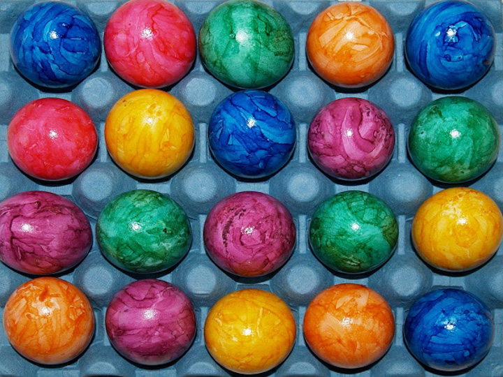 7 проверенных способов сделать мраморные яйца на Пасху