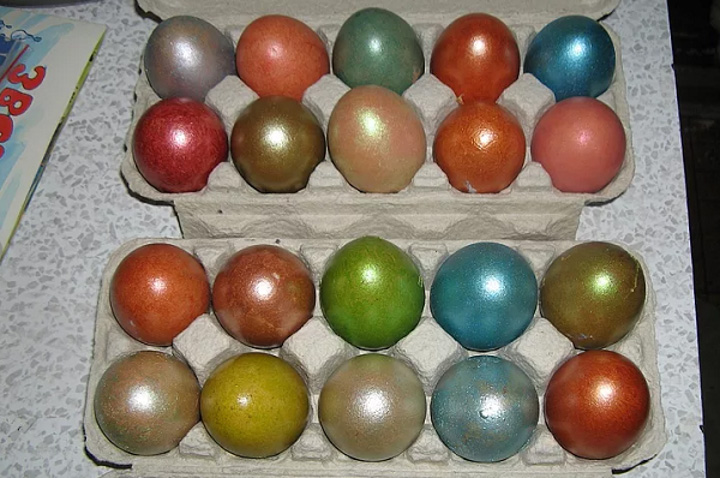 Как красить яйца натуральными красителями на Пасху: 8 способов