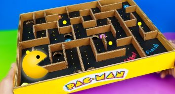 Como fazer um jogo Pacman de papelão com suas próprias mãos