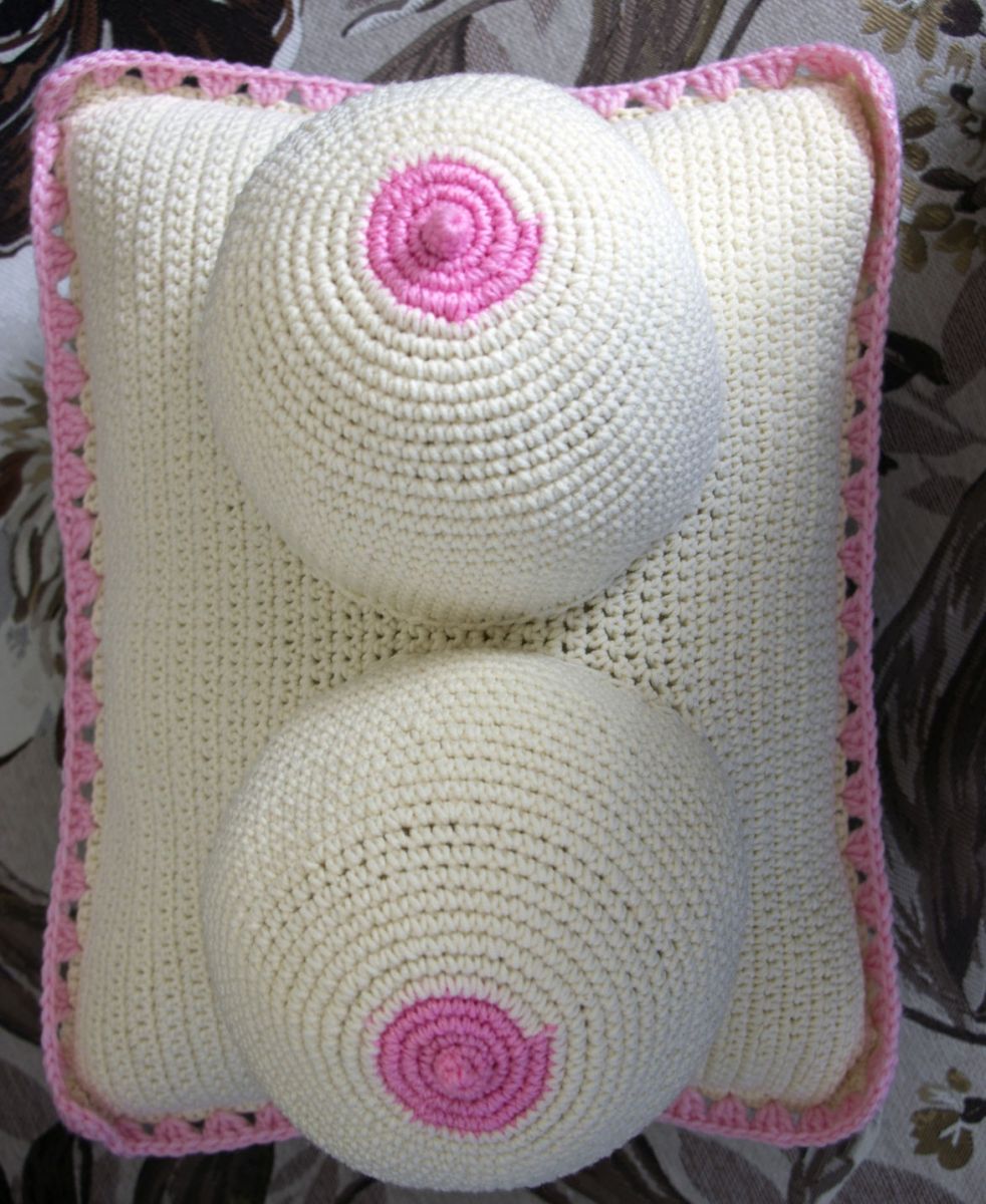 Подушка в форме женской груди